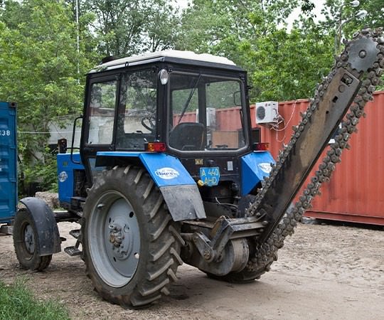 Траншеекопатель в аренду в Алуште и  Республике Крым